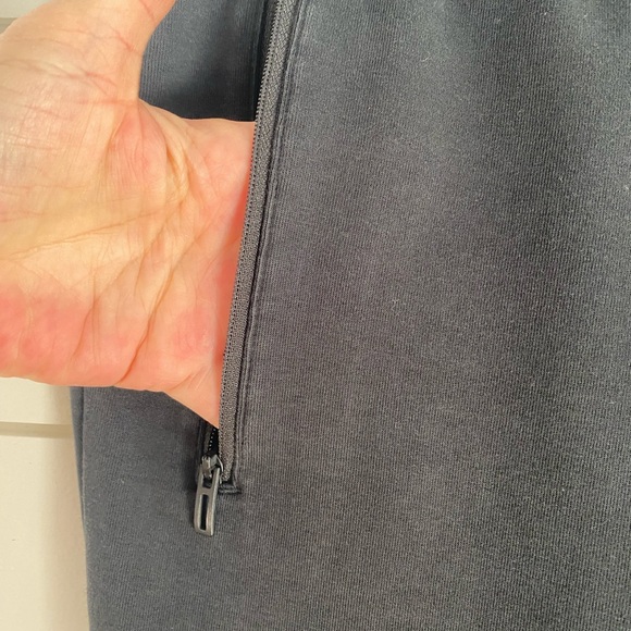 Adidas womens medium black elevated fall athleisure streetwear crop jogger pant - Picture 3 of 11